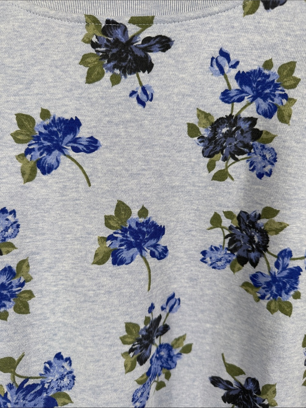 Karen Scott Light Blue Gray Crewneck Sweater with Blue Floral Print. Size M - Picture 4 of 6
